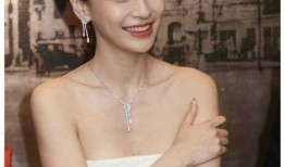 杨颖最新杂志消息爆料,时尚转型与生活态度大公开