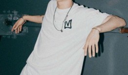 王嘉尔恋情爆料港媒视频,港媒视频揭秘甜蜜瞬间